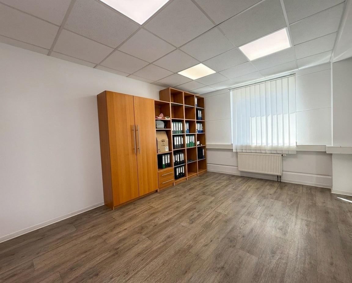 Büro (Büro Rechts)