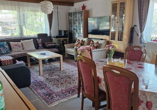 Wohnzimmer mit Essbereich OG