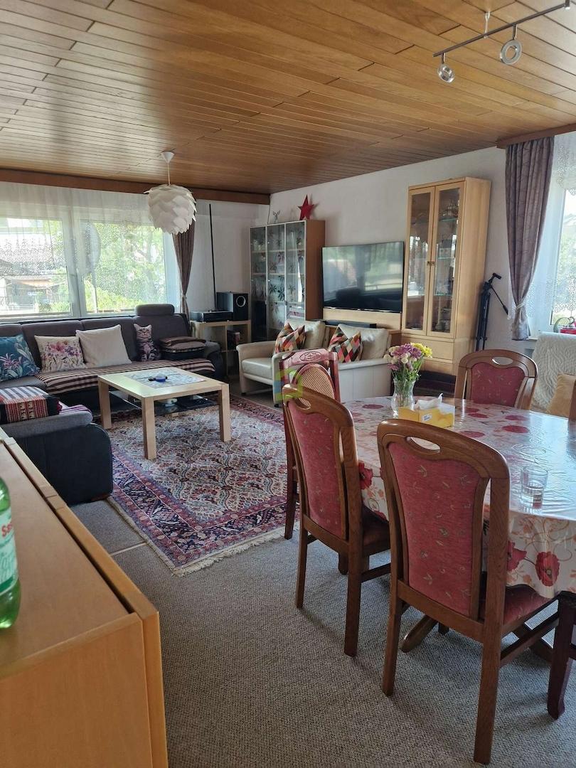 Wohnzimmer mit Essbereich OG