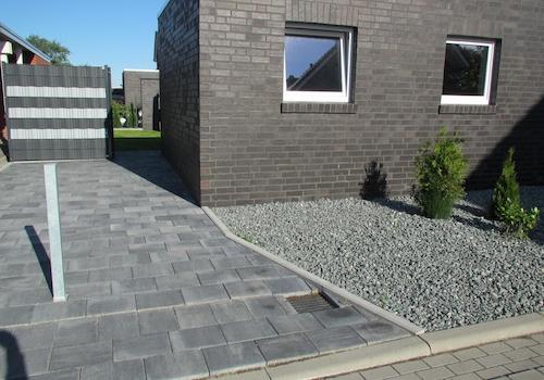 zus. Stellplatz neben Haus