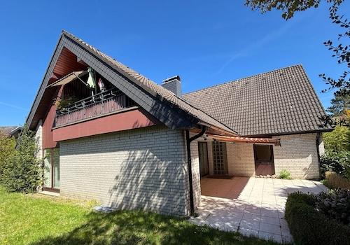 Außenansicht mit Terrasse