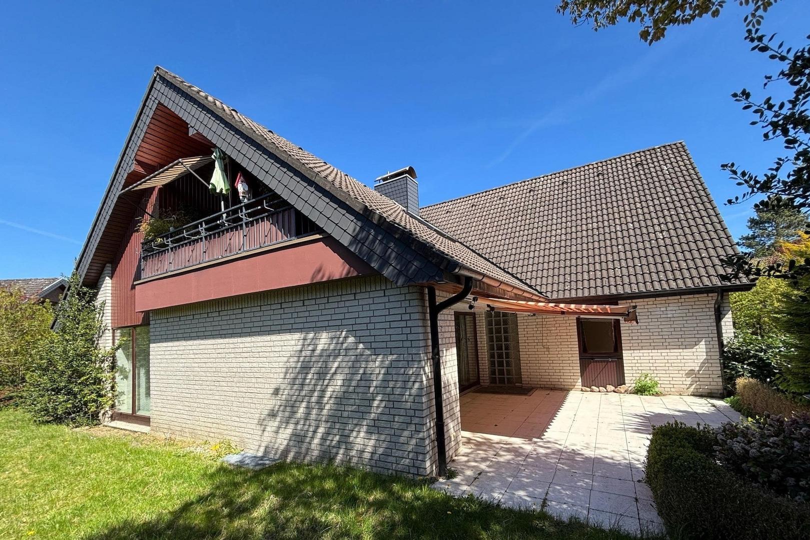 Außenansicht mit Terrasse