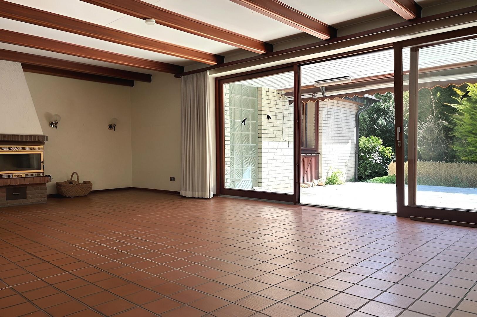 Wohnzimmer mit Blick nach draußen