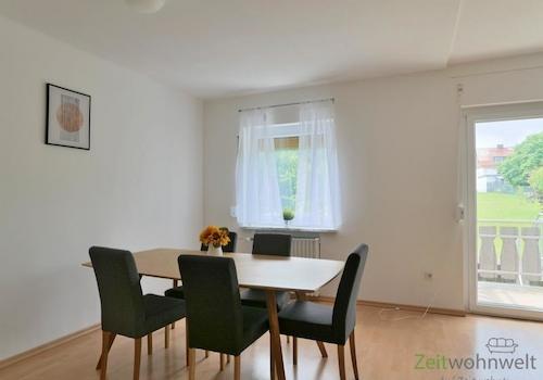 Esstisch im Wohnzimmer