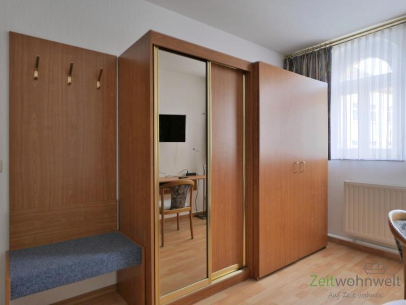 Kleider- und Küchenschrank