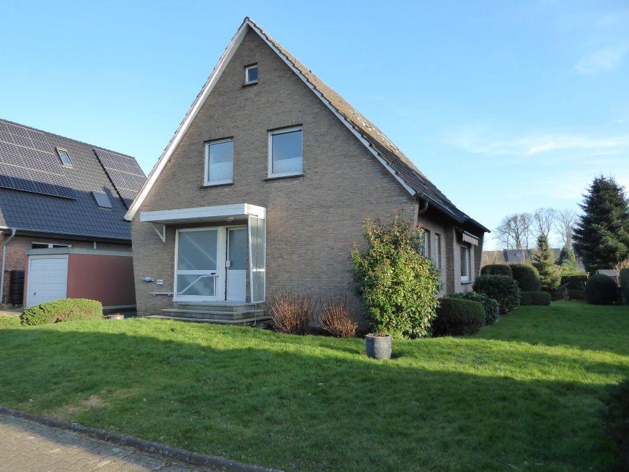 04_Haus seitliche Frontansicht