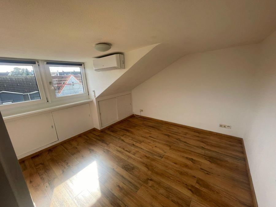 Wohnzimmer - Raumansicht Eingang leer