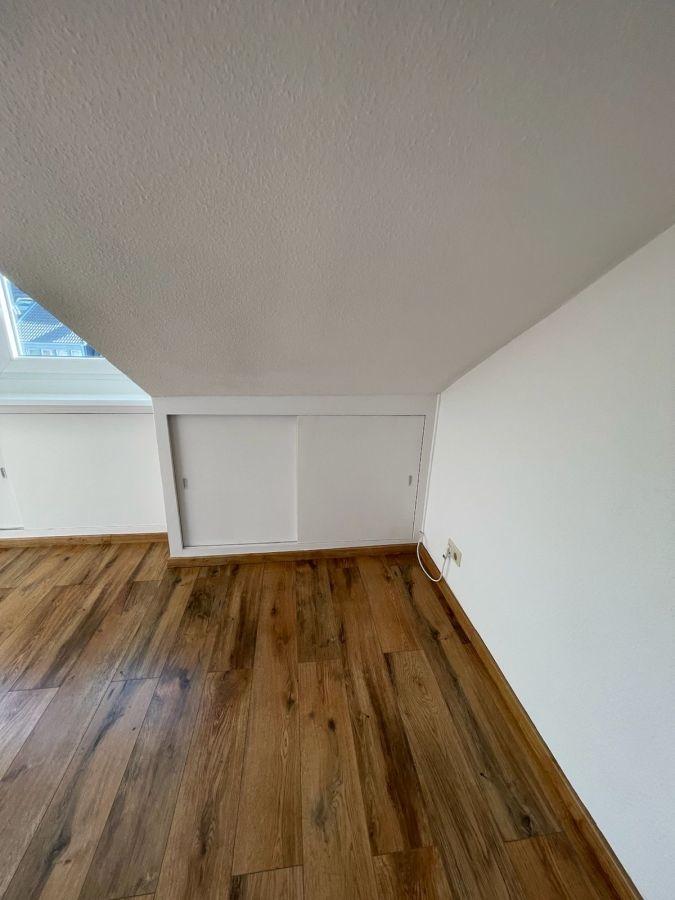 Wohnzimmer - Einbauschränke leer