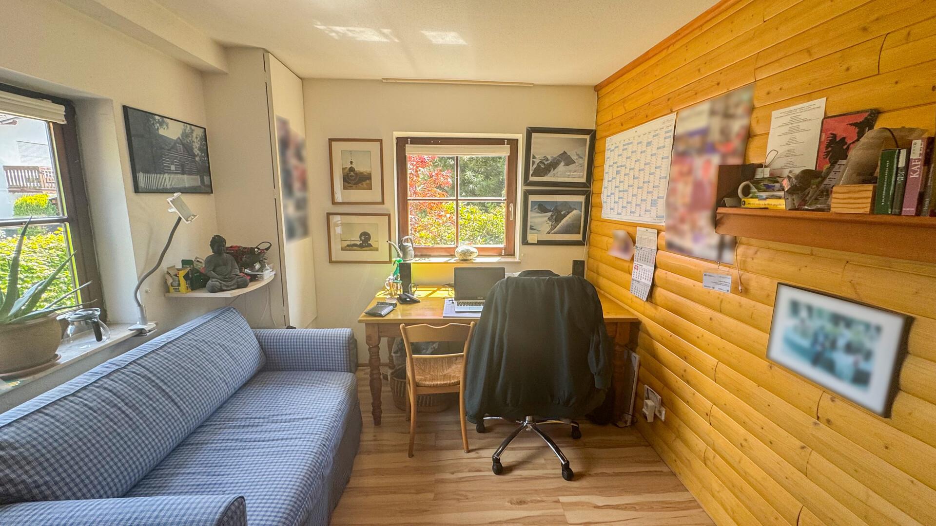 Büro EG