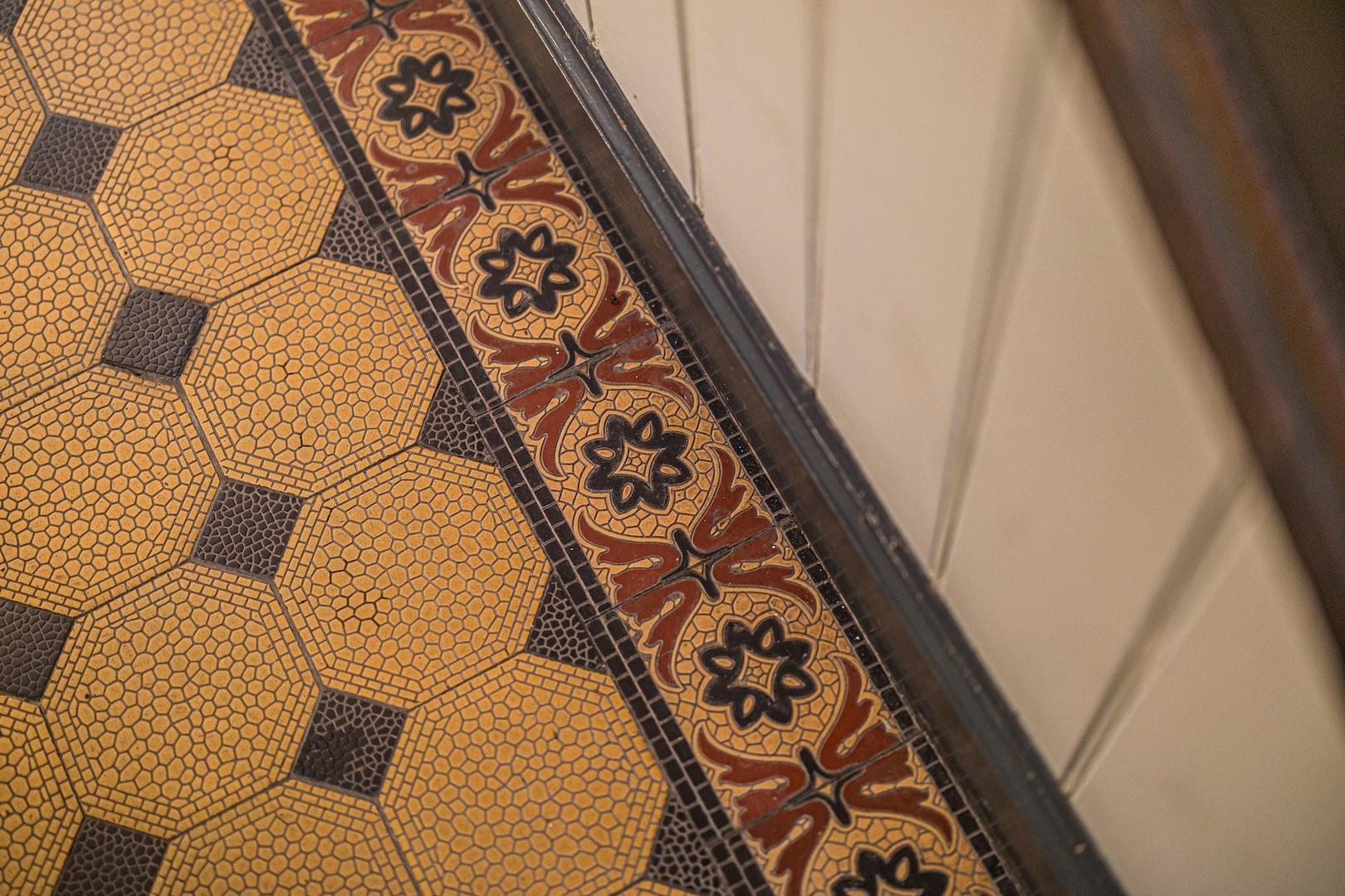 Wohn- und Geschäftshaus | Eingangsbereich Detail