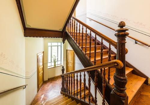 Wohn- und Geschäftshaus | Treppenhaus