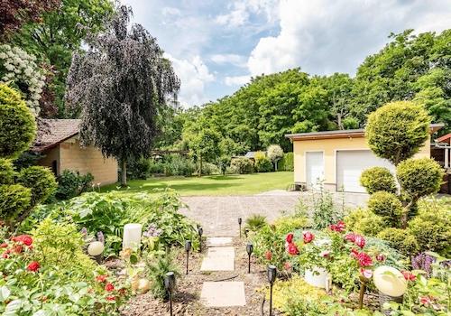 Grundstück mit Garage