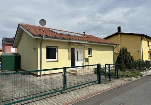 Das Haus von der Straßenseite