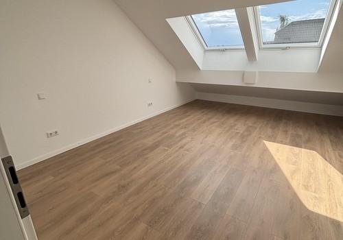 Großzügiges Schlafzimmer