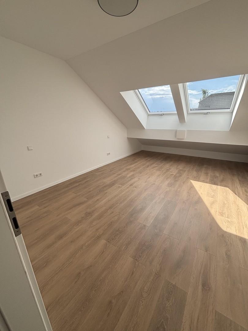 Großzügiges Schlafzimmer