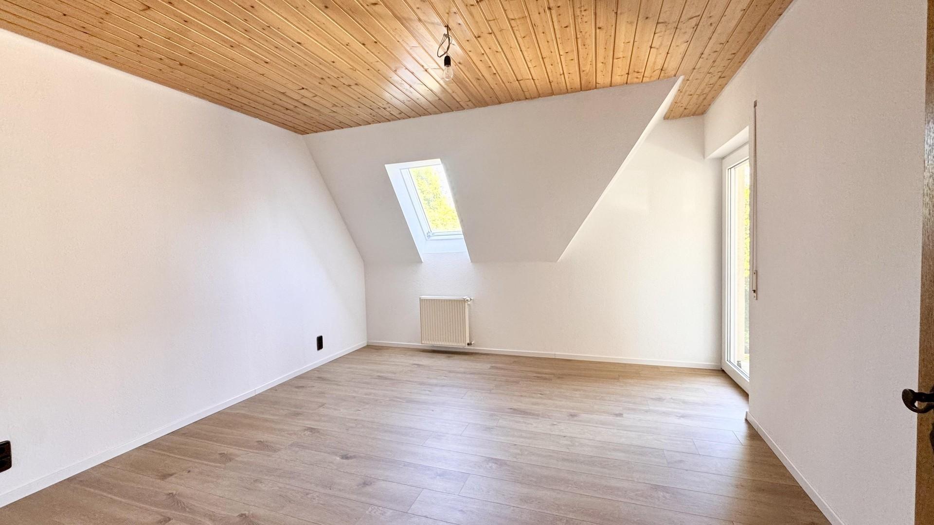 Elternschlafzimmer mit Balkon 