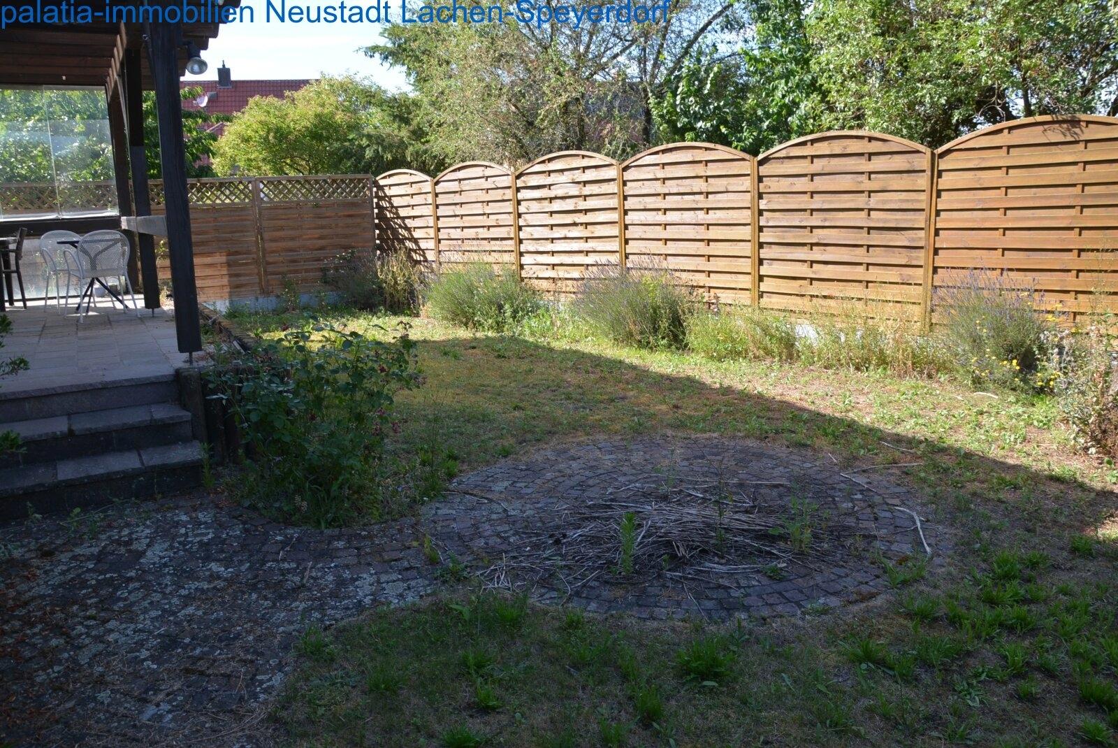 Garten hinter dem Haus 