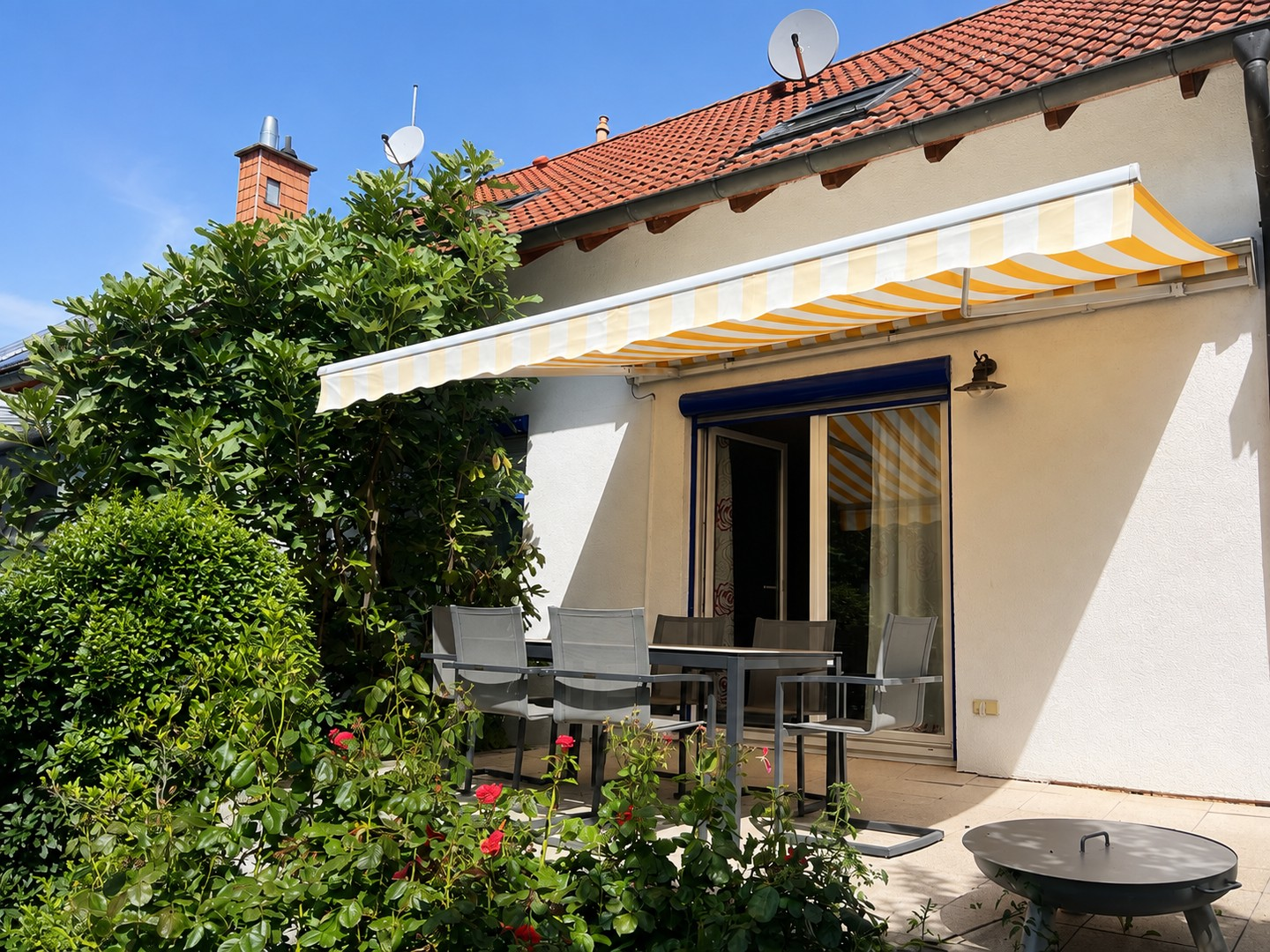 Terrasse mit Eingang Wohnzimme