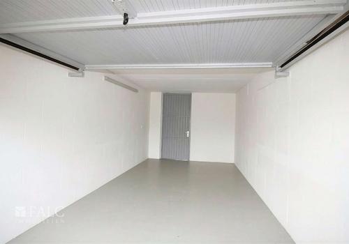 Garage - (KI generiert)