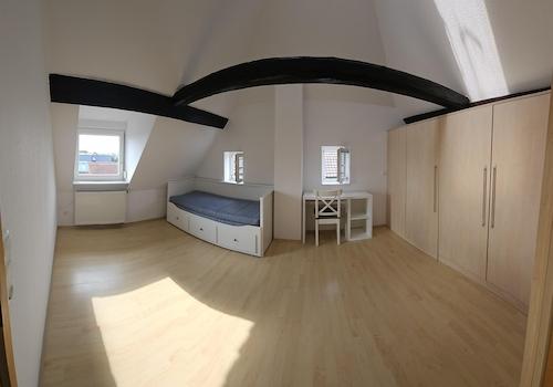 Zi 2 mit begehbarem Schrank