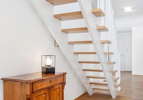 Flur mit Treppe in's 3.OG