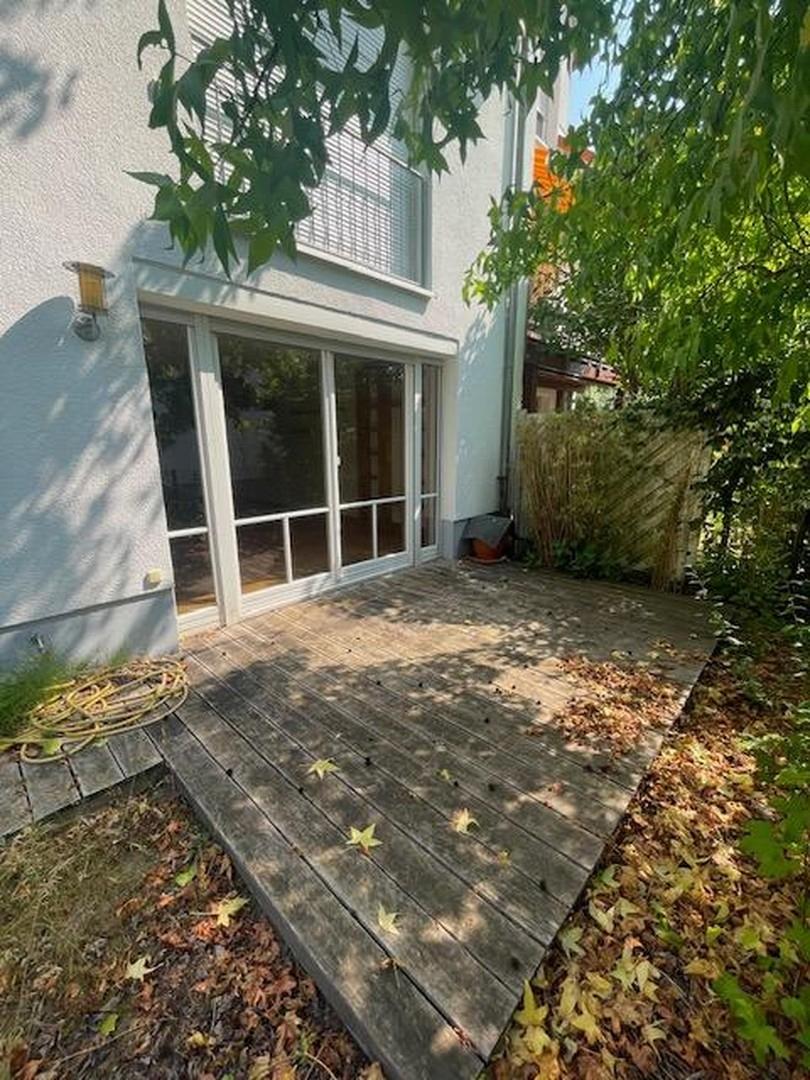 Terrasse und kl. Garten