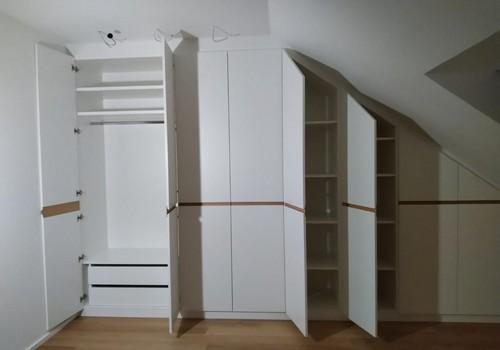 Einbaukleiderschrank
