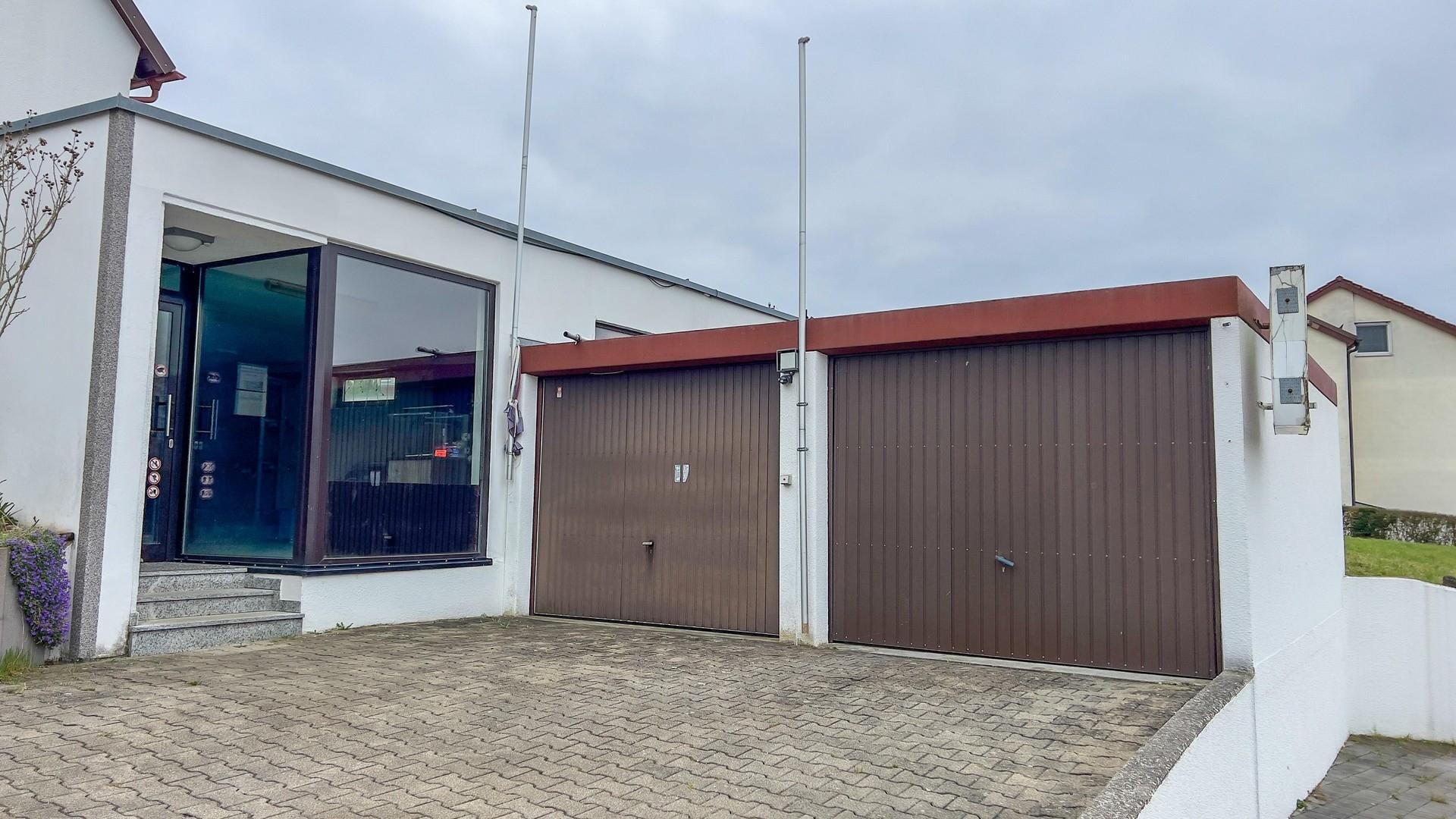 Garagen und Gewerbezugang