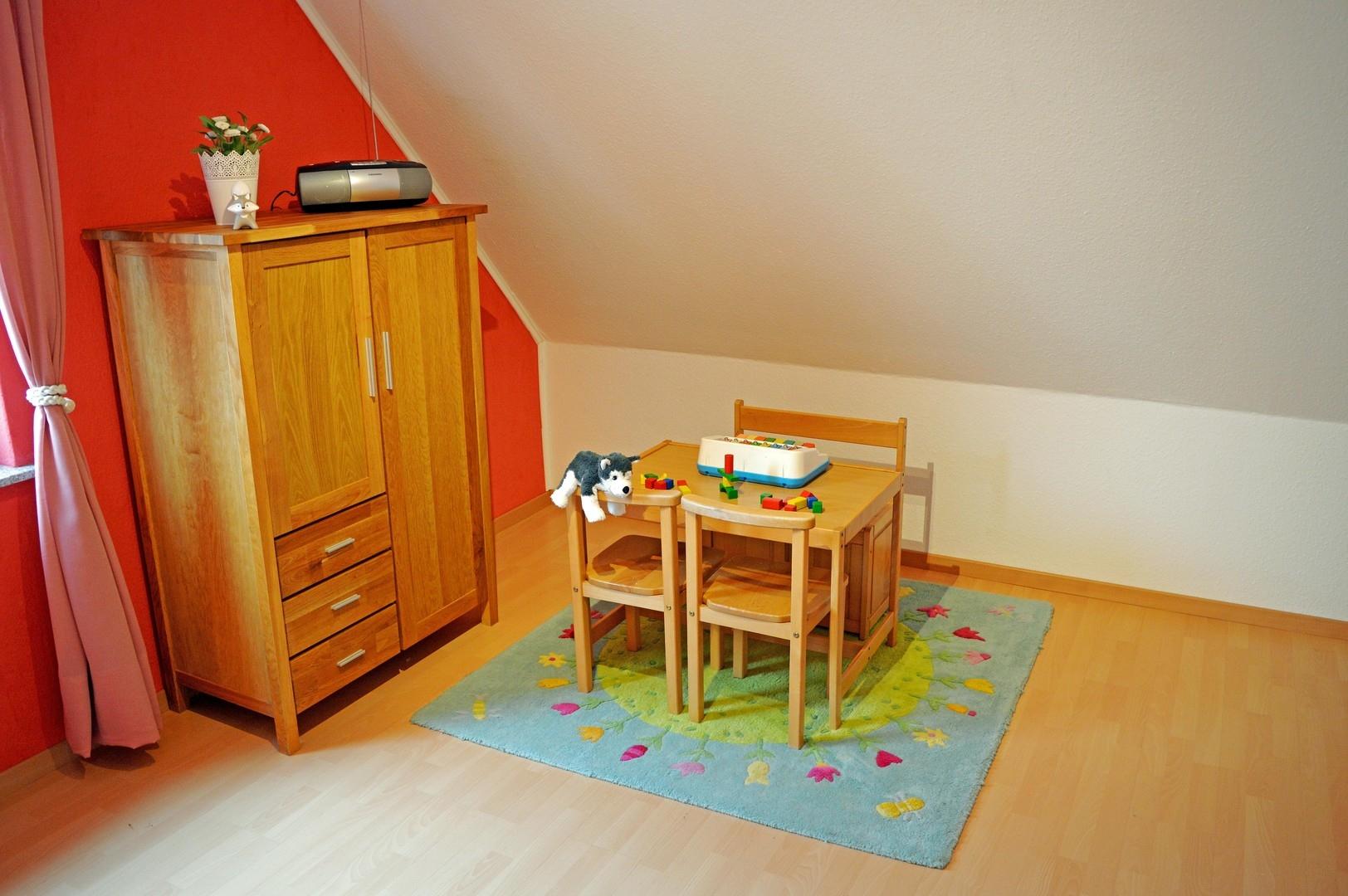 Kinder-Spielecke mit Spielzeug
