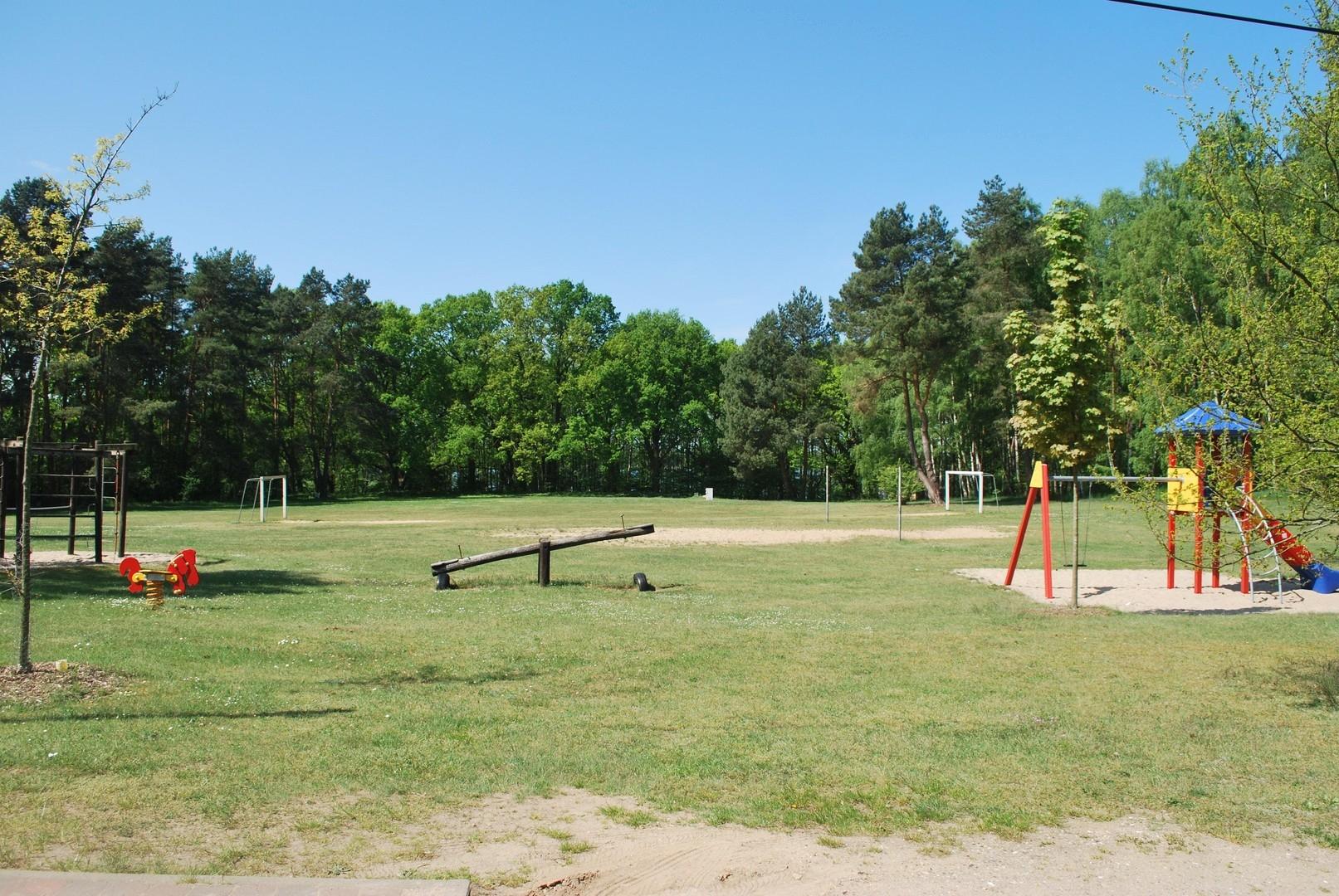 Kinderspielplatz in ca. 100m 
