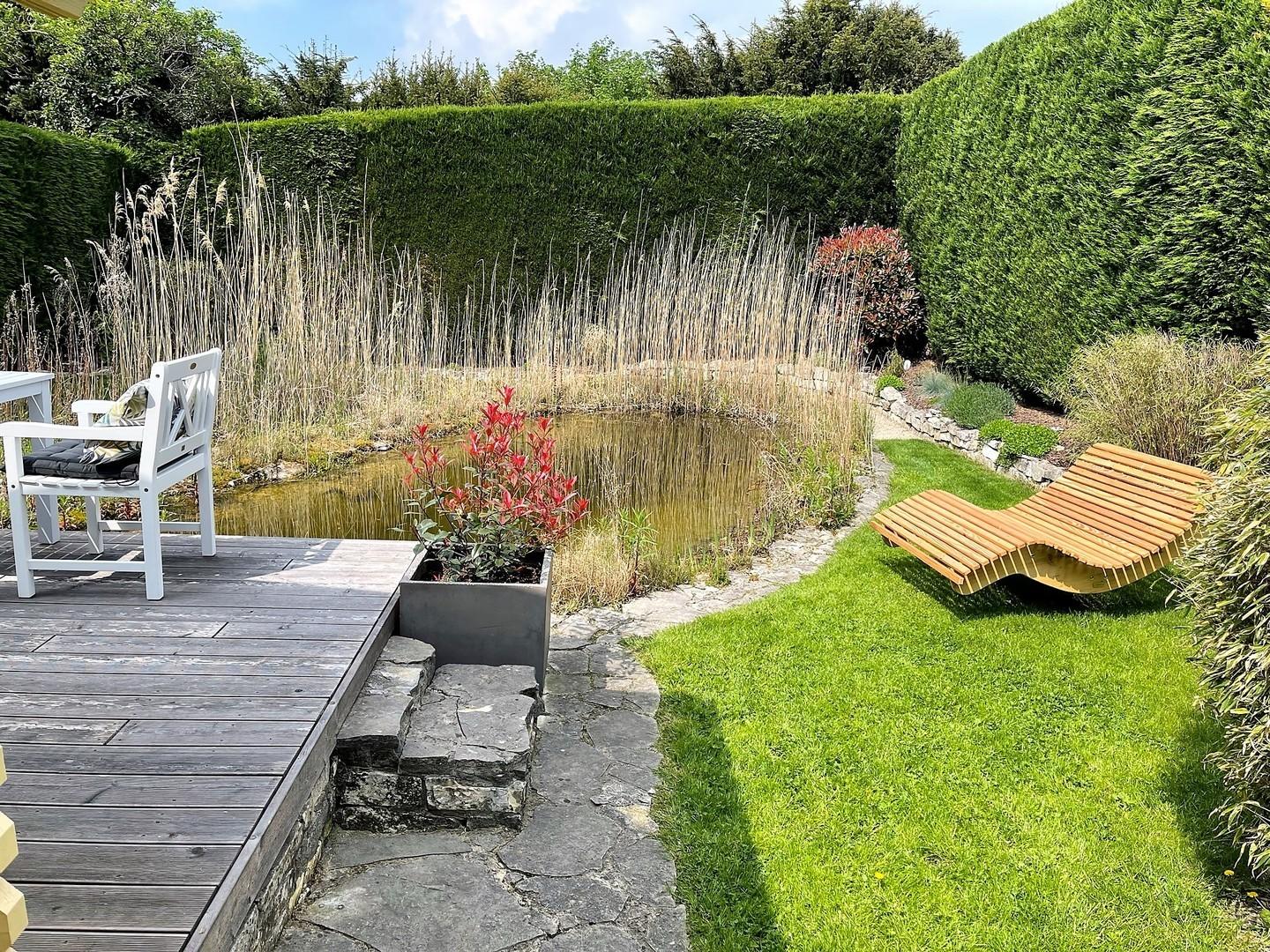 Teich, Gartenhaus, Terrasse