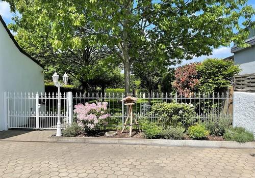 Garagenhof Blick in den Garten