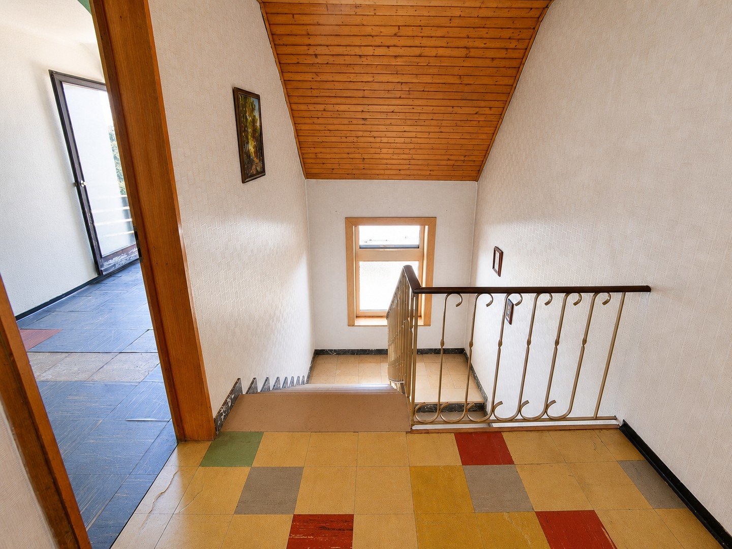 Treppenabgang OG Haus 1