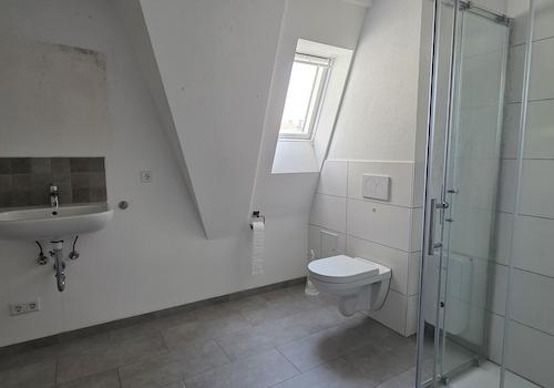 Badezimmer mit Dusche