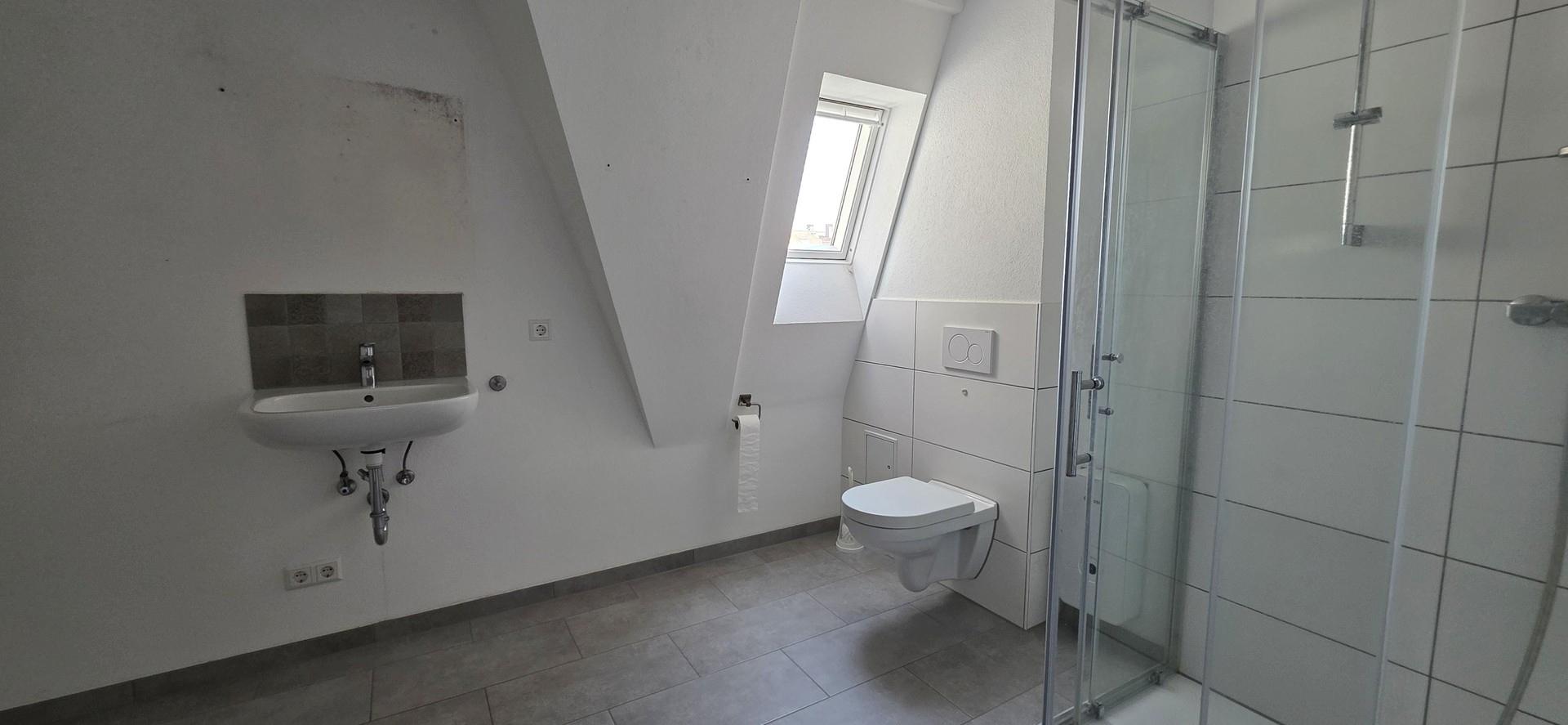 Badezimmer mit Dusche