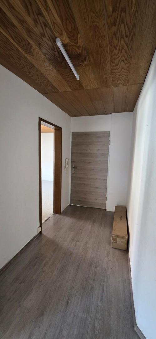 Flur mit Wohnungstür