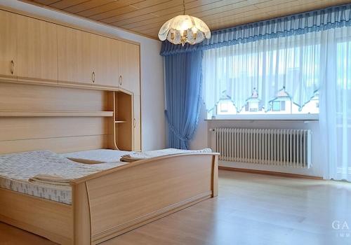 Schlafzimmer mit eigenem Balkon