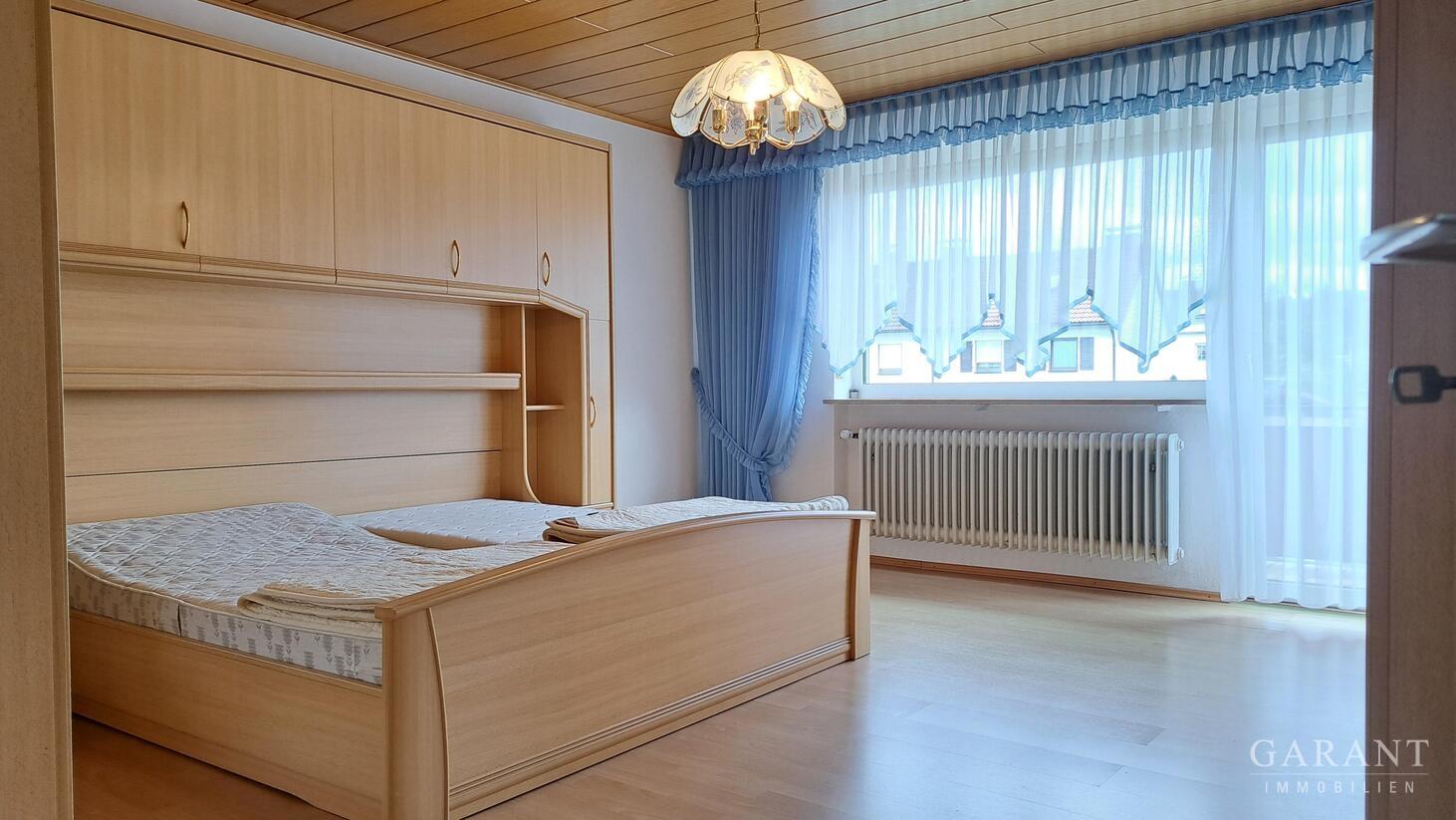 Schlafzimmer mit eigenem Balkon