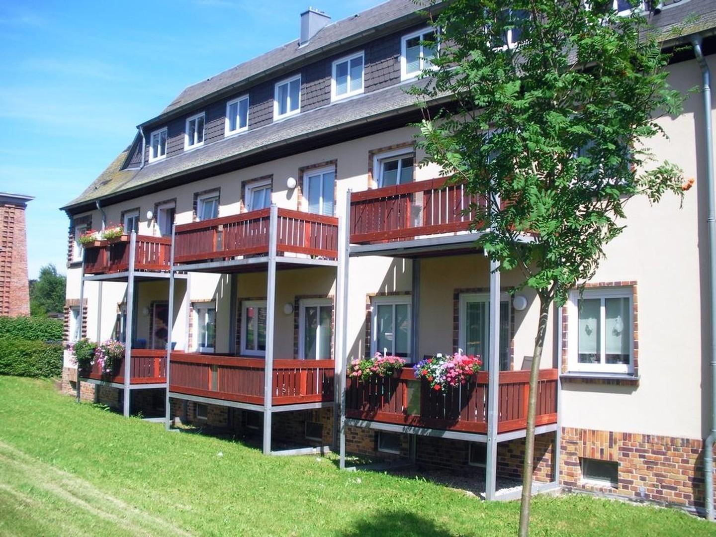 Ansicht mit Balkonen