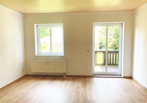 Wohnzimmer mit Balkon