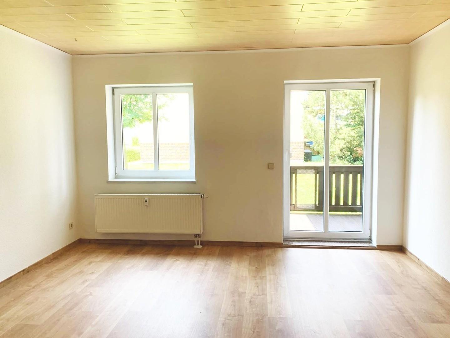 Wohnzimmer mit Balkon