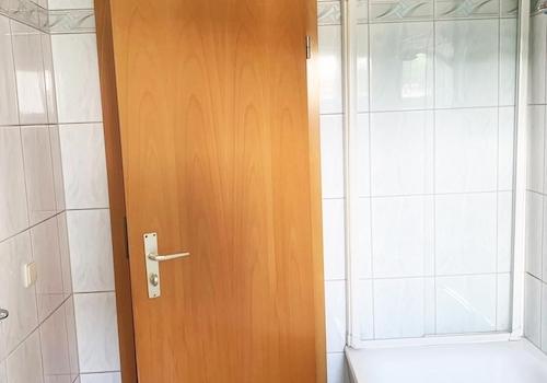 Bad Wanne u. Duschabtrenn.