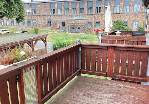 Blick v. Balkon im 1. OG