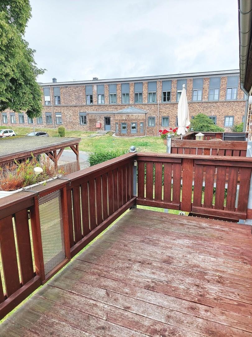 Blick v. Balkon im 1. OG