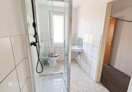 Bad 2 mit Dusche im 1. OG