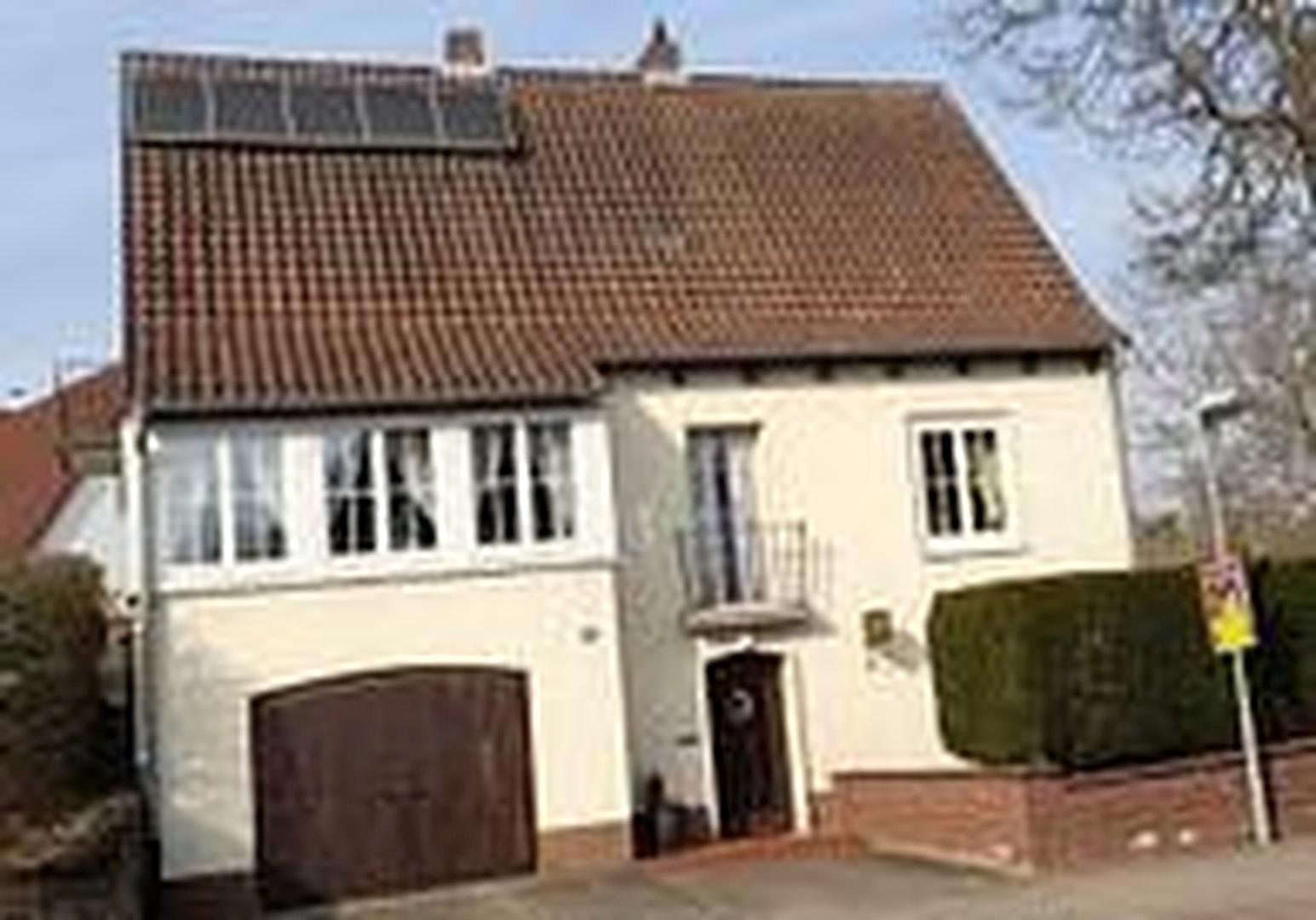 Straßenseite, 5 Solarfelder
