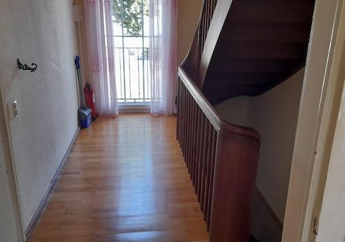 Flur mit Minibalkon, 1. Etage