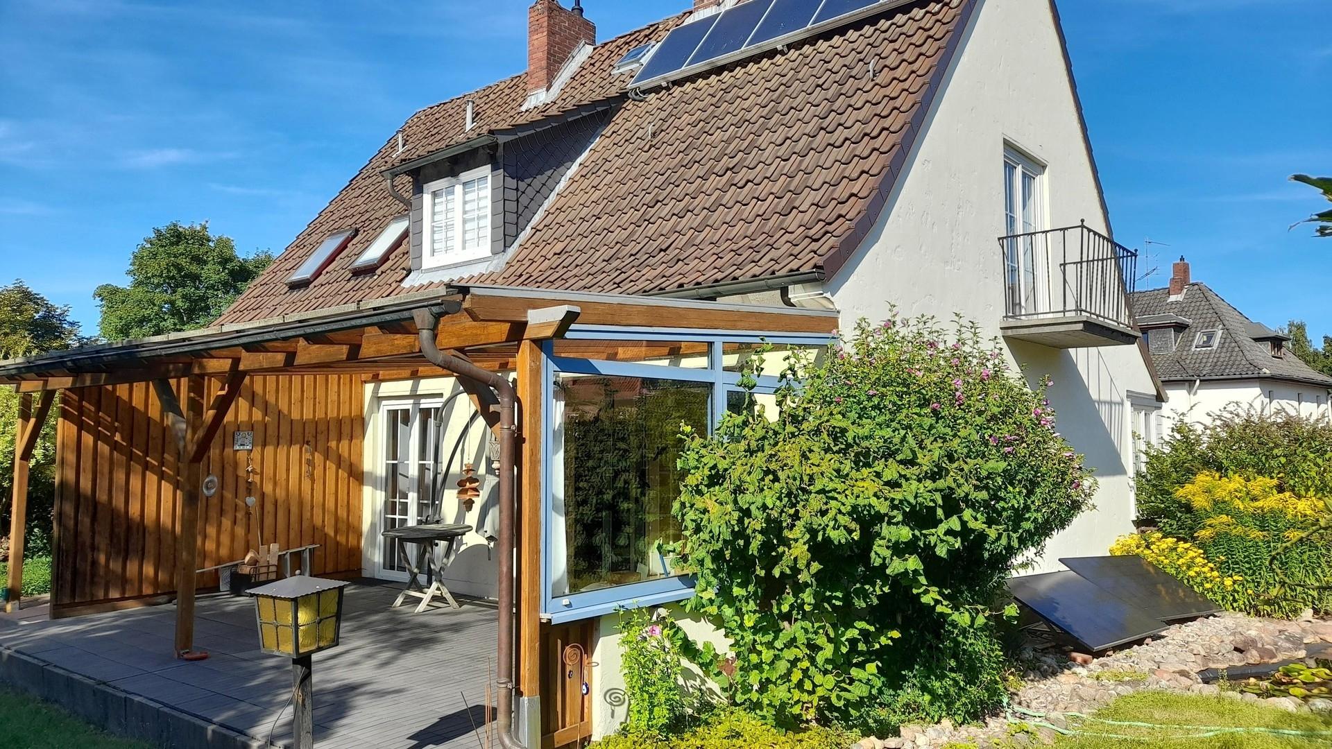 Gartenseite, 5 Solarfelder 