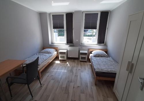 EG linkes Straßenzimmer