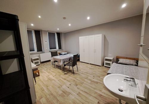 EG rechtes Straßenzimmer